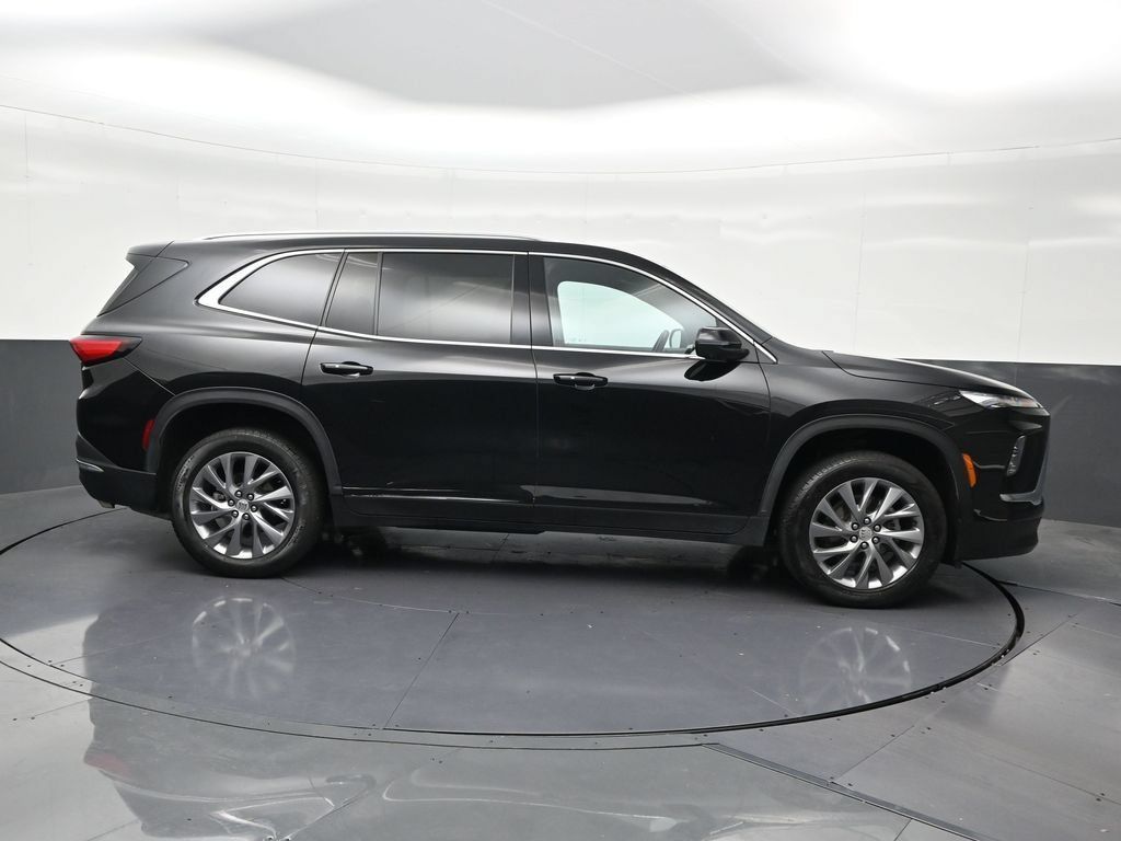 Used 2025 Buick Enclave Preferred w/ Power Package FWD image 7