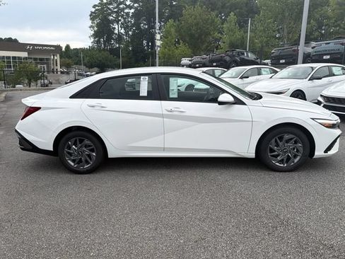 New 2026 Hyundai Elantra Hybrid FWD image 9