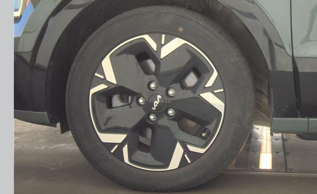 Used 2023 Kia Niro Wind w/ Wind Preserve Package FWD image 9