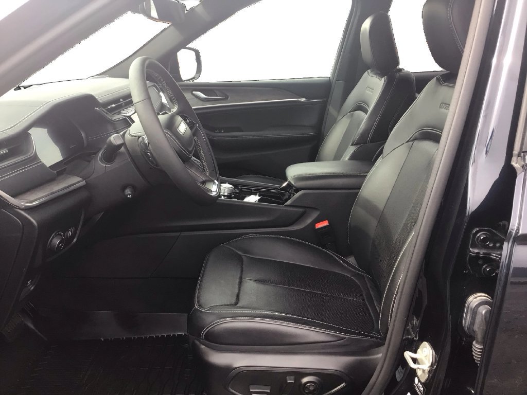 Used 2023 Jeep Grand Cherokee L Overland AWD/4WD image 9
