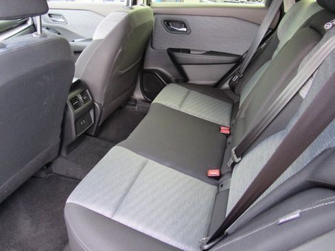 Used 2023 Nissan Rogue SV image 9