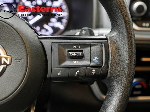 Used 2023 Nissan Rogue SV image 32