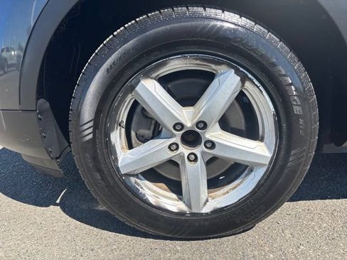 Used 2017 Ford Explorer XLT w/ Equipment Group 202A AWD/4WD image 11