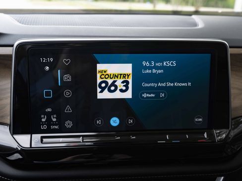 Used 2024 Volkswagen Atlas SE w/ Black Wheel Package image 31