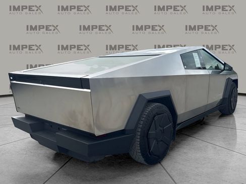 Used 2024 Tesla Cybertruck AWD Crew Cab image 4