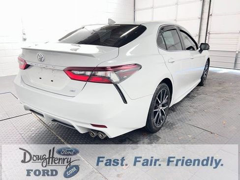 Used 2022 Toyota Camry SE w/ Convenience Package image 7