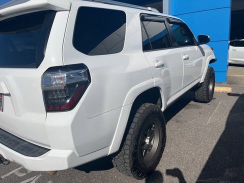 Used 2016 Toyota 4Runner SR5 image 3