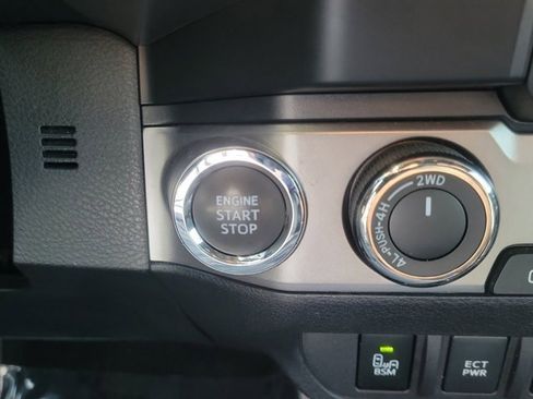 Used 2022 Toyota Tacoma Limited image 19