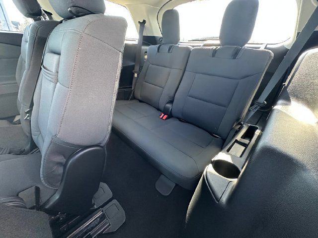 Used 2025 Ford Explorer Active AWD/4WD image 20