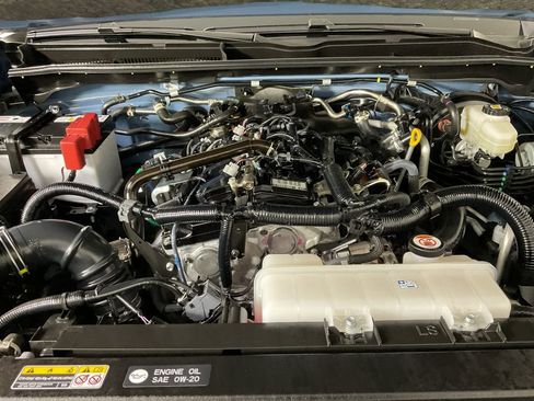 Used 2025 Toyota 4Runner Limited AWD/4WD image 27