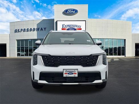 Used 2024 Kia Sorento S image 3