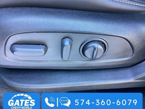 Used 2023 Chevrolet Traverse LT image 16