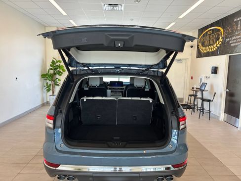 Certified 2025 Lincoln Aviator Reserve AWD/4WD image 10