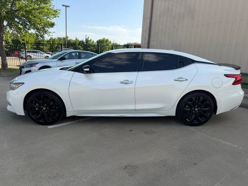 Used 2016 Nissan Maxima SR w/ Interior Lighting Package FWD image 9