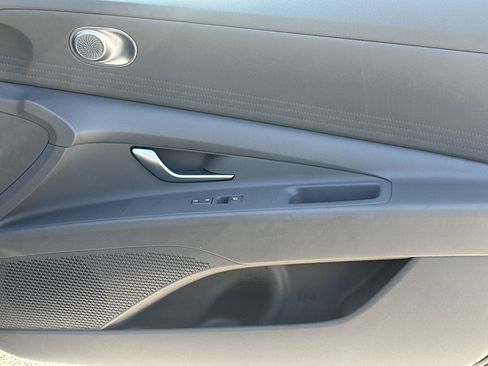 Used 2024 Hyundai Elantra SEL FWD image 14