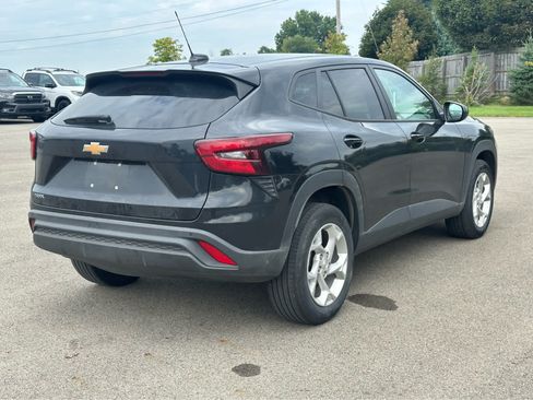Used 2024 Chevrolet Trax LS w/ LS Convenience Package FWD image 7