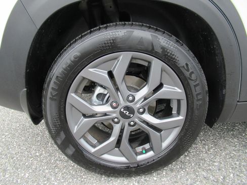Used 2024 Kia Seltos S FWD image 8