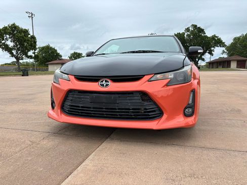 Used 2015 Scion tC FWD image 4
