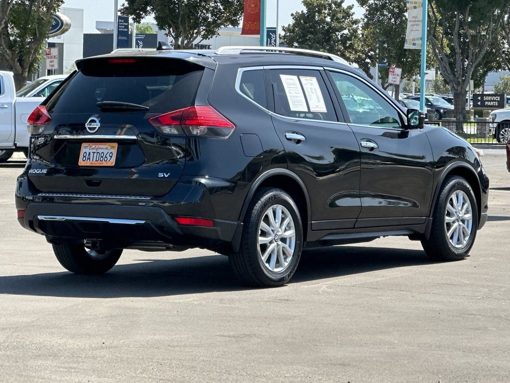 Used 2017 Nissan Rogue SV w/ Sun & Sound Touring Package FWD image 5