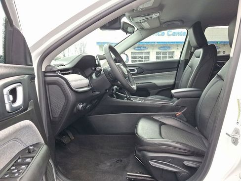 Used 2022 Jeep Compass Latitude image 17