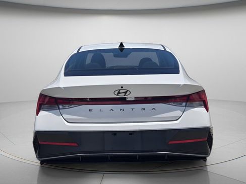 Certified 2024 Hyundai Elantra SEL w/ Convenience Package FWD image 6