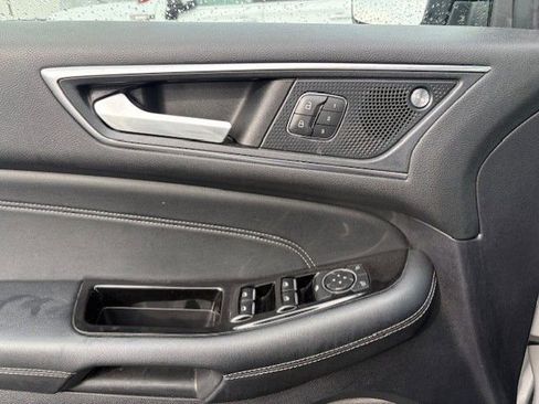 Used 2019 Ford Edge Titanium w/ Cold Weather Package image 7