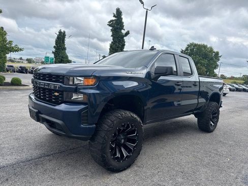 Used 2020 Chevrolet Silverado 1500 Custom w/ Custom Value Package AWD/4WD image 16