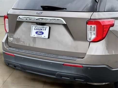 Used 2021 Ford Explorer XLT image 39