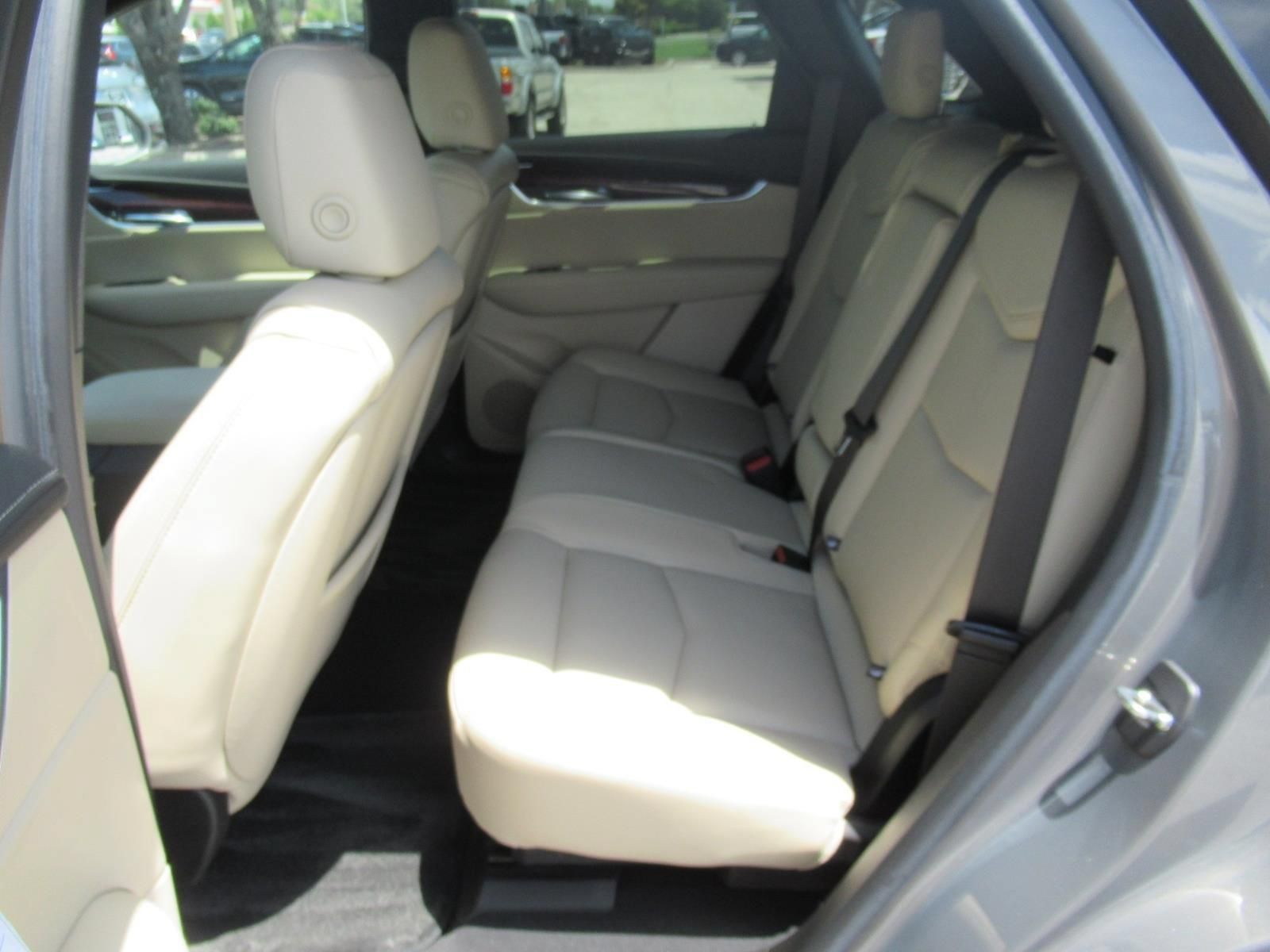 Used 2018 Cadillac XT5 Premium Luxury w/ Driver Assist Package AWD/4WD image 36