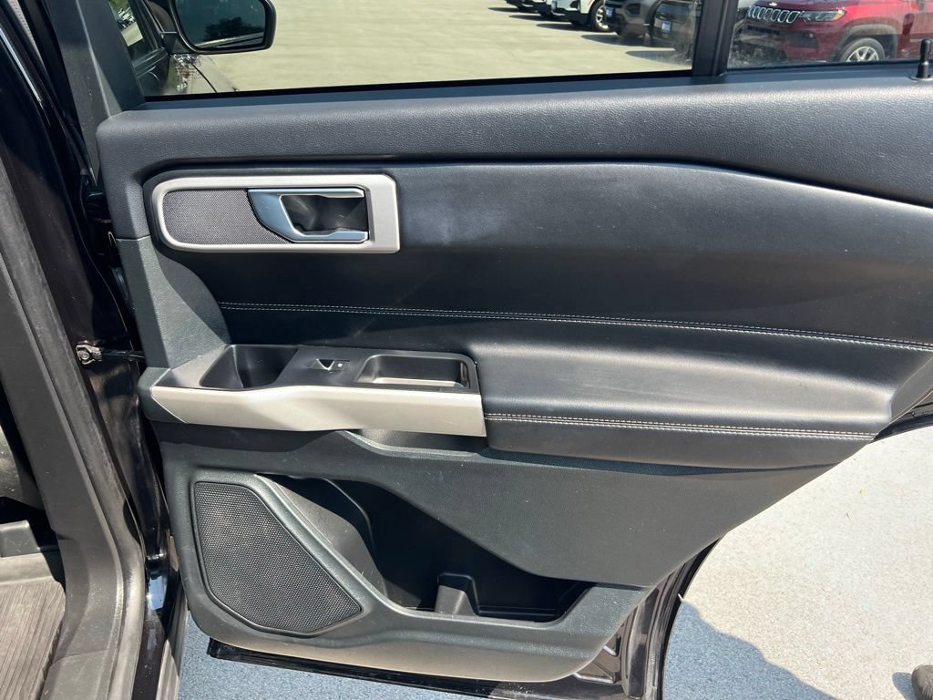 Used 2024 Ford Explorer XLT AWD/4WD image 25
