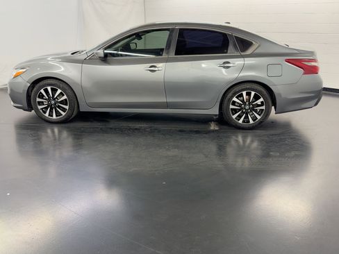 Used 2018 Nissan Altima 2.5 SV image 2