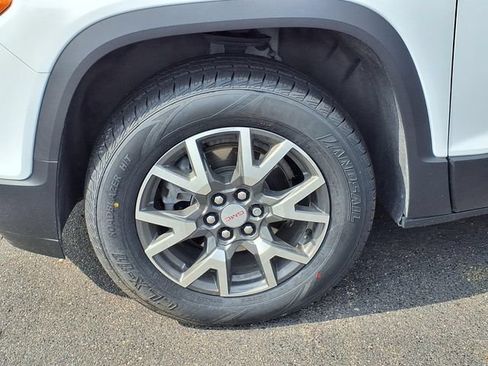 Used 2023 GMC Acadia SLE w/ Driver Convenience Package FWD image 9