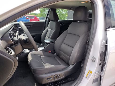 Used 2023 Chevrolet Malibu LT FWD image 2
