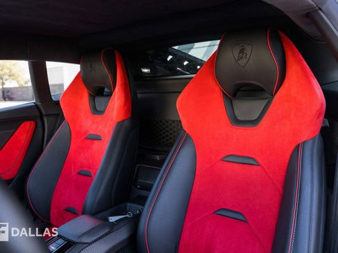 Used 2020 Lamborghini Huracan EVO image 22