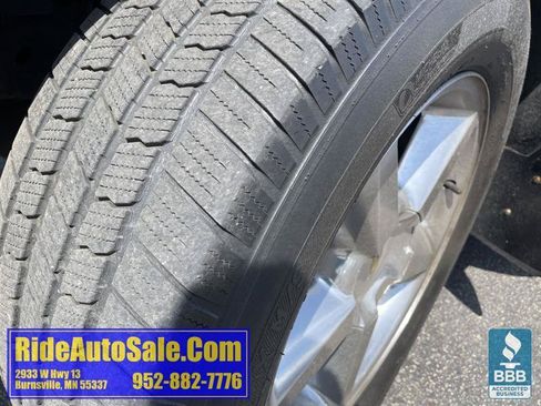 Used 2011 Chevrolet Avalanche LS w/ Regional Value Package AWD/4WD image 24