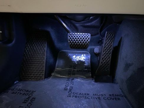 Used 2024 Genesis G80 image 33