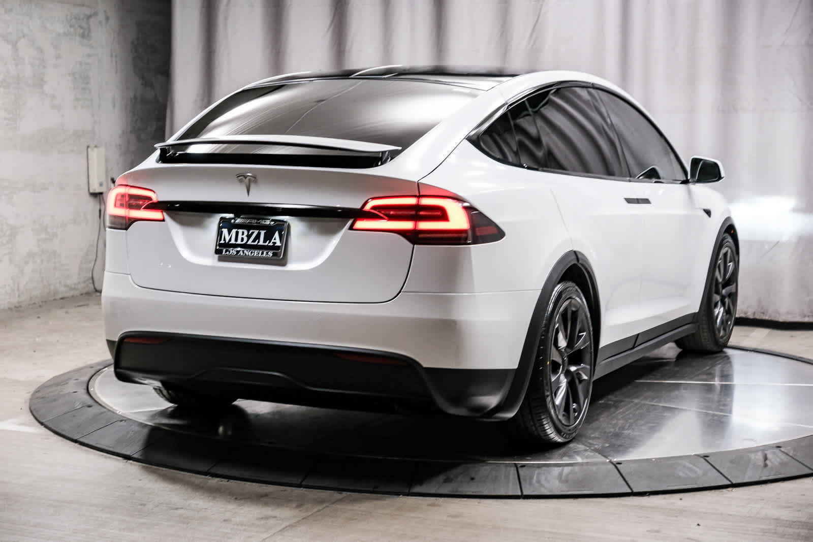 Used 2023 Tesla Model X AWD/4WD image 3