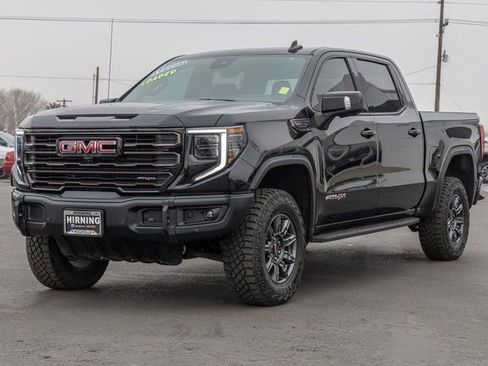 Used 2025 GMC Sierra 1500 AT4X image 31