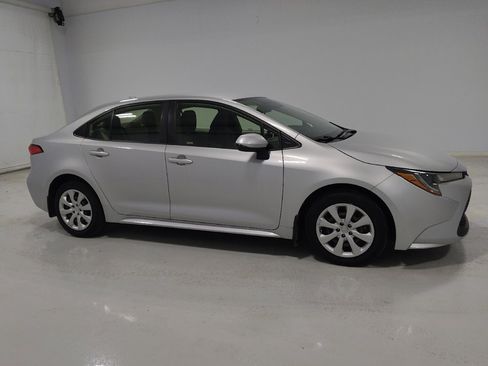 Used 2021 Toyota Corolla LE w/ Carpet Mat Package (TMS) image 11