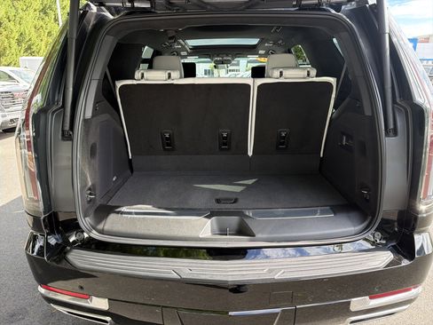 Used 2025 Cadillac Escalade Premium Luxury Platinum image 34