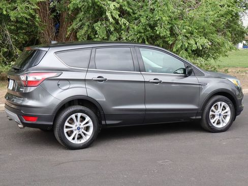 Used 2017 Ford Escape SE AWD/4WD image 4