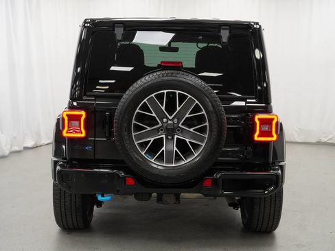 Used 2022 Jeep Wrangler Unlimited Sahara AWD/4WD image 10
