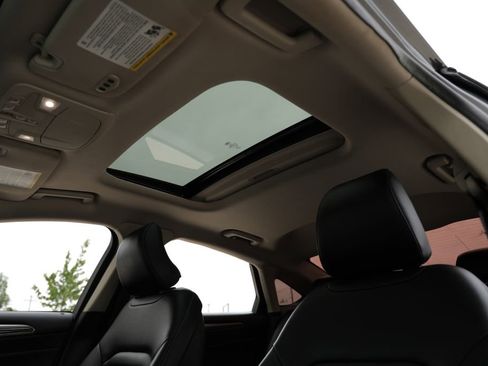 Used 2019 Ford Fusion SEL FWD image 15