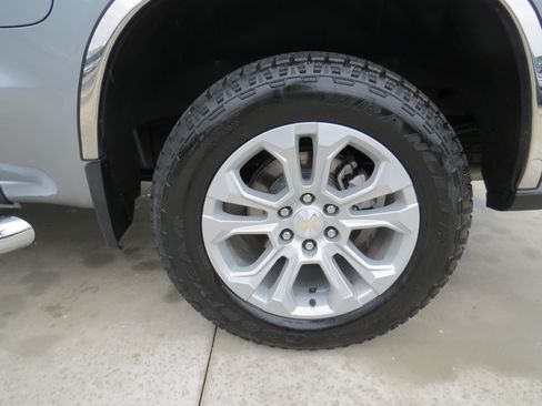 Used 2024 Chevrolet Silverado 1500 LTZ AWD/4WD image 10