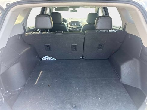 Used 2022 GMC Terrain SLT w/ Tech Package FWD image 14