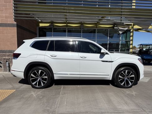 Used 2024 Volkswagen Atlas SEL Premium R-Line AWD/4WD image 9