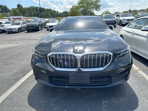 Used 2024 BMW 530i xDrive w/ Premium Package AWD/4WD image 3
