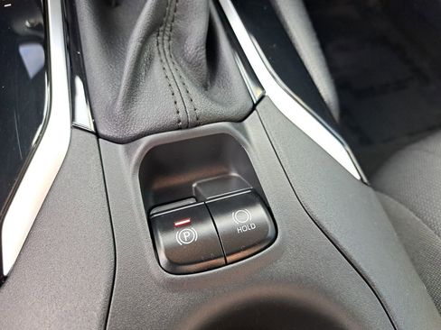 Certified 2023 Toyota Corolla Cross LE image 27