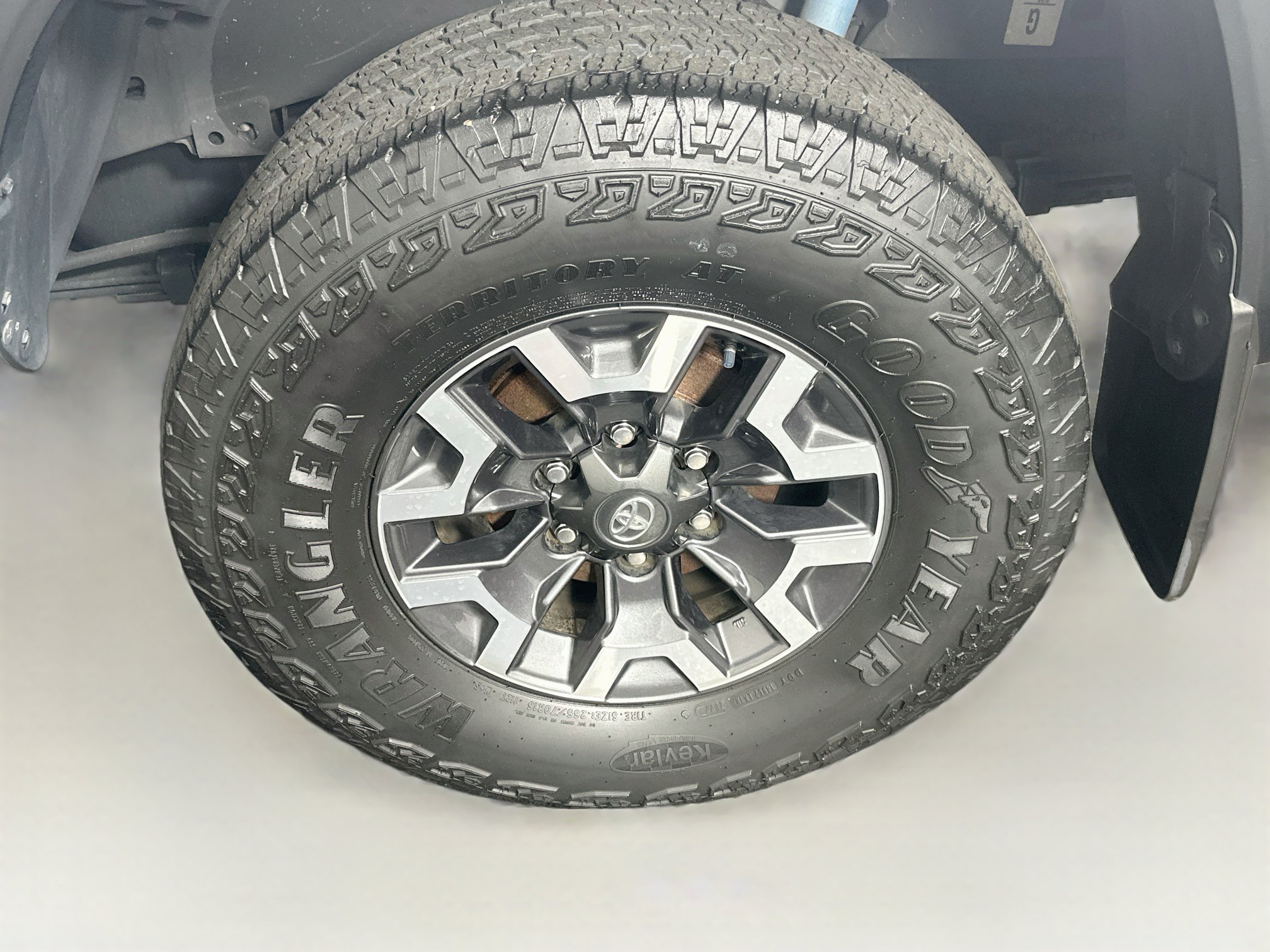 Used 2022 Toyota Tacoma TRD Off-Road AWD/4WD image 11