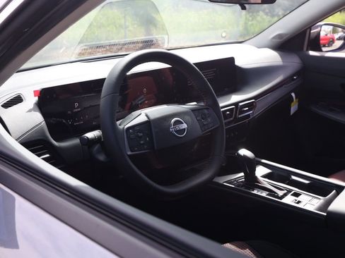 New 2026 Nissan Sentra SR FWD image 14